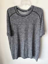 Load image into Gallery viewer, Lulu Lemon Athletic Top Size Medium
