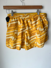 Load image into Gallery viewer, Nike Dri Fit Athletic Shorts Size Large
