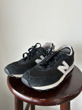 Load image into Gallery viewer, New Balance Womens Athletic Shoes Womens 9
