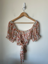 Load image into Gallery viewer, Altar&#39;d State Short Sleeve Top Size Large
