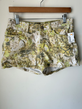 Load image into Gallery viewer, Bdg Shorts Size 5/6
