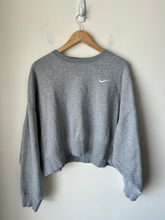 Load image into Gallery viewer, Nike Sweatshirt Size Medium
