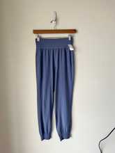 Load image into Gallery viewer, Lululemon Athletic Pants Size Small
