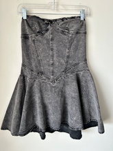 Load image into Gallery viewer, Dress Size Medium
