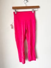 Load image into Gallery viewer, Lulu Athletic Pants Size Small
