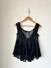 Load image into Gallery viewer, Urban Outfitters ( U ) Short Sleeve Top Size Small
