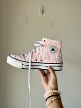 Load image into Gallery viewer, Converse Casual Shoes Womens 6
