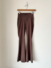 Load image into Gallery viewer, Yogalicious Athletic Pants Size Small
