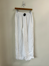 Load image into Gallery viewer, Abercrombie &amp; Fitch Pants Size Small
