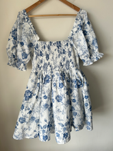 Load image into Gallery viewer, Francesca's Dress Size Large
