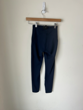 Load image into Gallery viewer, Lulu Lemon Athletic Pants Size 2 (26)

