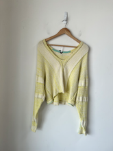 Load image into Gallery viewer, Free People Sweater Size Small
