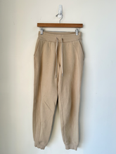 Load image into Gallery viewer, Lulu Lemon Athletic Pants Size Small
