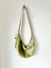 Load image into Gallery viewer, Universal Thread Purse
