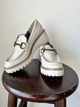 Load image into Gallery viewer, Steve Madden Shoes Dress Shoes Womens 9
