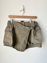 Load image into Gallery viewer, Garage Shorts Size Medium
