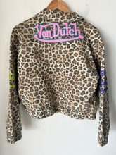 Load image into Gallery viewer, Von Dutch Outerwear Size Small
