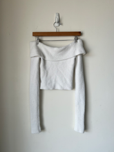 Load image into Gallery viewer, American Eagle Long Sleeve Top Size Extra Small
