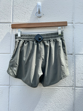 Load image into Gallery viewer, Lulu Lemon Athletic Shorts Size 3/4
