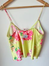 Load image into Gallery viewer, Victoria's Secret Tank Top Size Small
