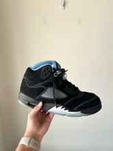 Load image into Gallery viewer, Air Jordan Mens Athletic Shoes Mens 9.5
