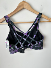 Load image into Gallery viewer, Lulu Lemon Sports Bra Size Medium
