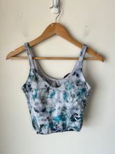 Load image into Gallery viewer, Lululemon Athletic Top Size Medium/6
