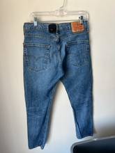 Load image into Gallery viewer, Levi Denim Size 30
