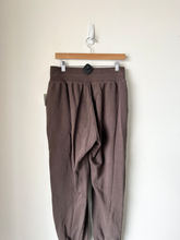 Load image into Gallery viewer, Nike Athletic Pants Size Medium
