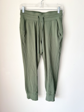 Load image into Gallery viewer, Lulu Lemon Athletic Pants Size 5/6 (28)
