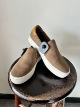 Load image into Gallery viewer, Uggs Casual Shoes Womens 7.5
