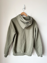 Load image into Gallery viewer, Comfrt Sweatshirt Size Medium
