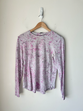 Load image into Gallery viewer, Lulu Lemon Athletic Top Size Medium
