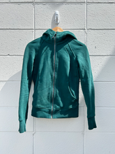 Load image into Gallery viewer, Lulu Lemon Sweatshirt Size Small
