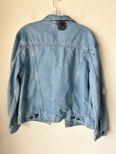 Load image into Gallery viewer, Levi Denim Outerwear Size Medium
