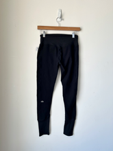 Load image into Gallery viewer, Alo Athletic Pants Size Small
