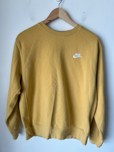 Load image into Gallery viewer, Nike Sweatshirt Size Medium
