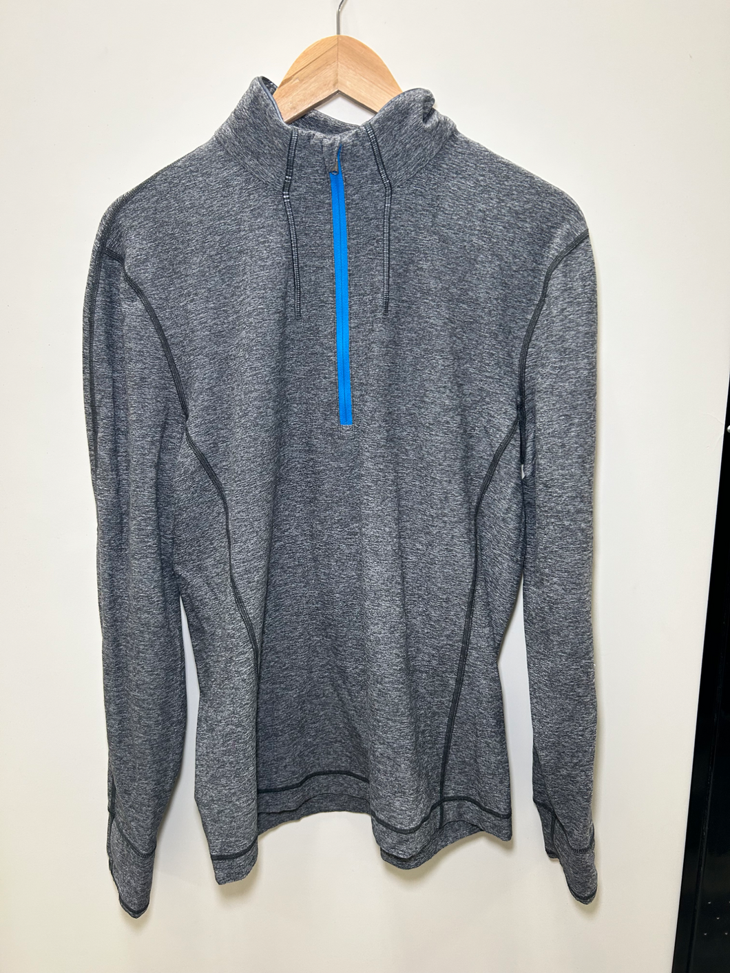 Lulu Lemon Athletic Top Size Medium