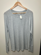 Load image into Gallery viewer, Aerie Athletic Top Size Extra Large
