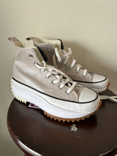 Load image into Gallery viewer, Converse Casual Shoes Womens 6.5
