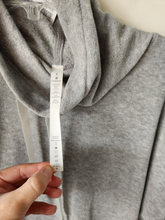 Load image into Gallery viewer, Lulu Lemon Sweatshirt Size Medium
