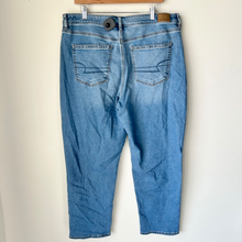 Load image into Gallery viewer, American Eagle Denim Size 18/20 (36)

