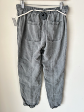 Load image into Gallery viewer, C&amp;C California Pants Size Small
