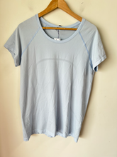 Load image into Gallery viewer, Lulu Lemon Athletic Top Size Extra Large
