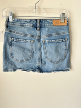 Load image into Gallery viewer, Pac Sun Short Skirt Size Extra Small
