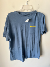 Load image into Gallery viewer, Columbia T-shirt Size Large
