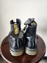 Load image into Gallery viewer, Dr Martens Boots Womens 7
