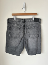 Load image into Gallery viewer, Aeropostale Shorts Size 36
