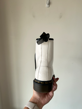 Load image into Gallery viewer, Dr Martens Boots Womens 6
