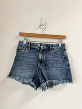 Load image into Gallery viewer, Pac Sun Shorts Size 1
